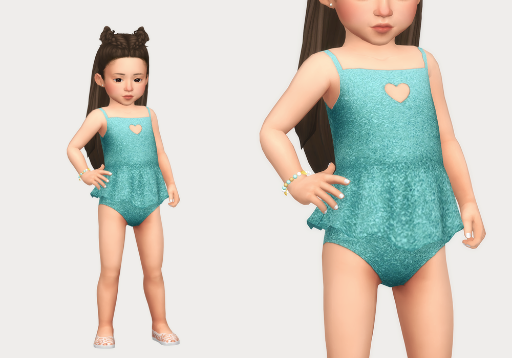 Une petite fille de Les Sims 4 portant un maillot de bain pailleté bleu-vert avec un petit cœur découpé sur la poitrine.