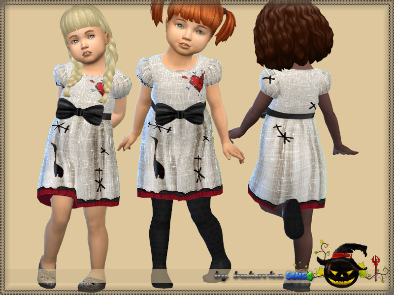 Un groupe de tout-petits portant une robe d'Halloween CC pour Les Sims 4 qui les fait ressembler à une poupée vaudou avec des coupures, des nœuds et un cœur brisé.