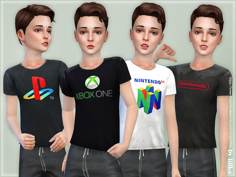 Le même Sim aux cheveux bruns quatre fois, portant un pantalon de jogging et un T-shirt. Les T-shirts portent des logos de différents systèmes de jeux vidéo.
