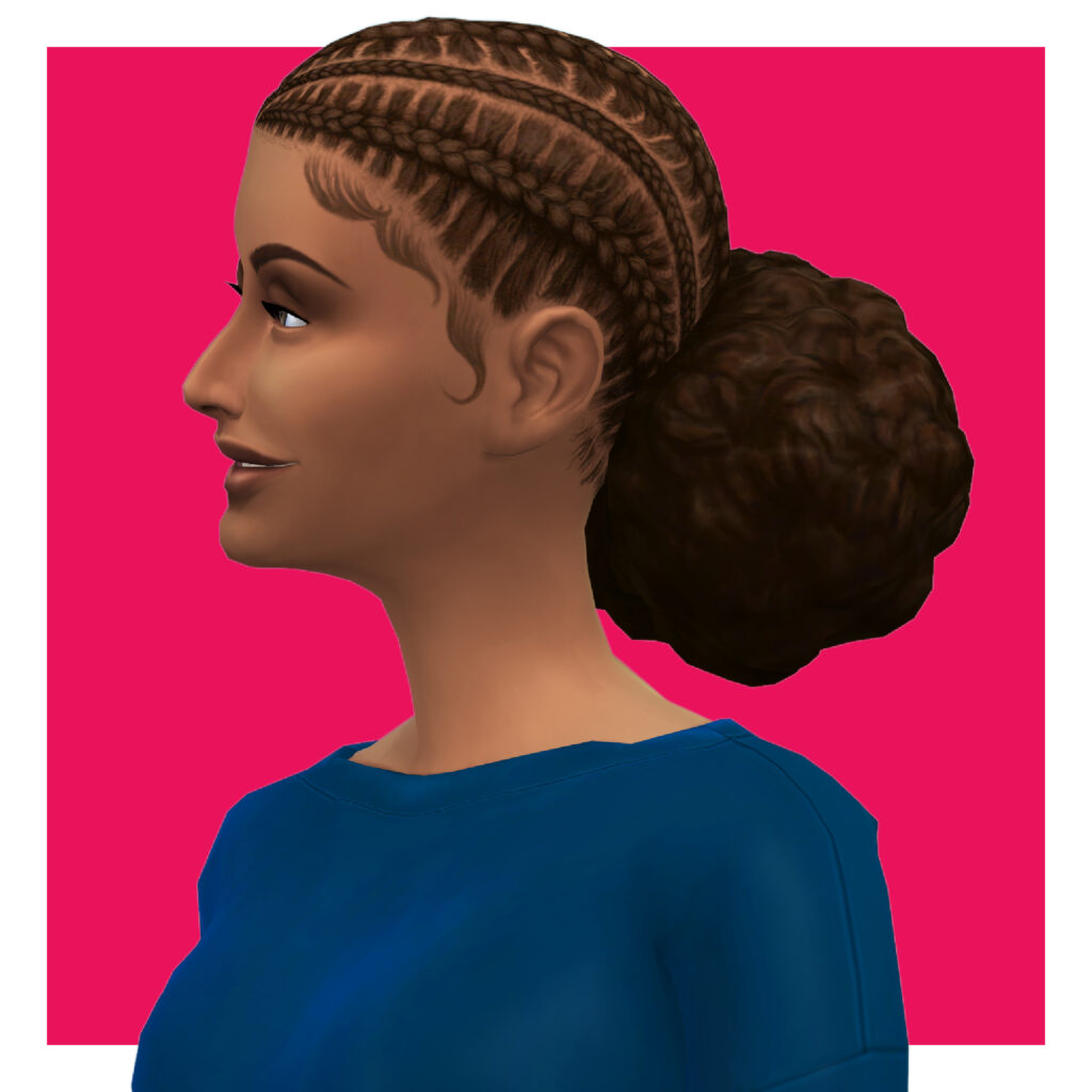 Un sim portant un haut bleu marine et tournant vers la gauche. Il a ses cheveux naturels bruns avec les bords lissés et les cheveux sont tressés vers l'arrière et se terminent par un gros chignon bouclé.