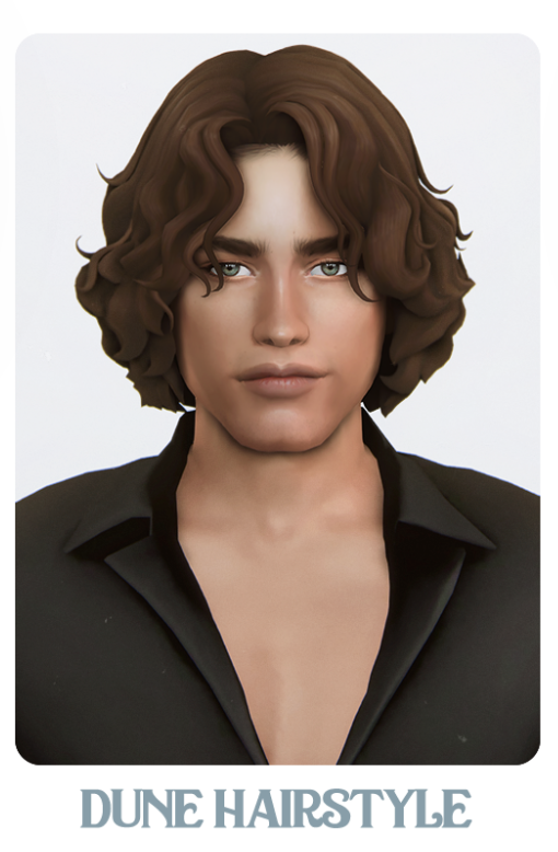 Un sim dans une chemise noire à bouton qui est ouverte au niveau de la poitrine et qui a les cheveux bouclés plus courts en brun