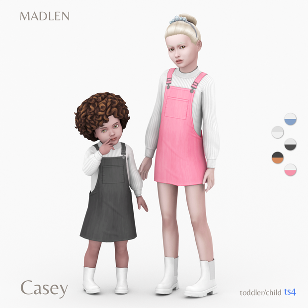 deux sims portant des tenues de cc sims 4 qui sont un pull blanc à manches longues avec une robe salopette par-dessus
