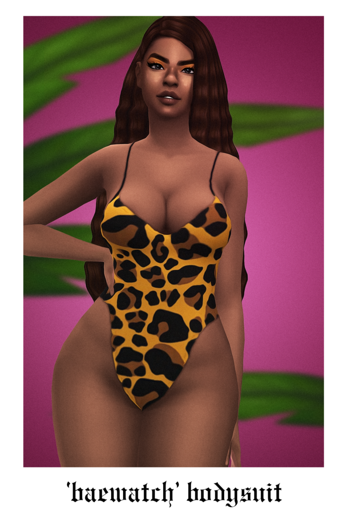 Un sim portant un maillot de bain léopard taille haute.