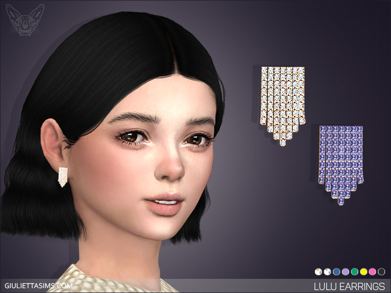 Un sim avec des cheveux mi-longs portant des boucles d'oreilles pendantes avec de nombreuses pierres précieuses.