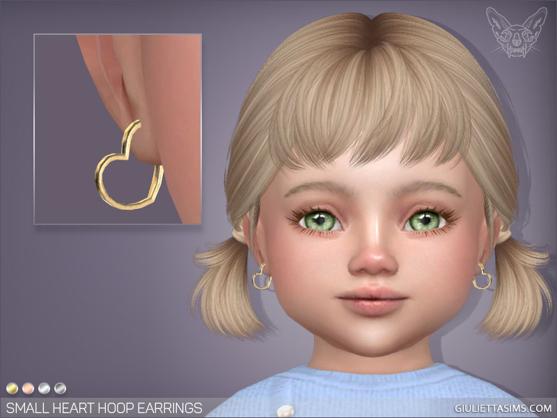 Un Sim avec des cheveux blonds clairs attachés en couettes avec frange, portant un pull bleu clair et ayant les yeux verts. Pour ses boucles d'oreilles cc, il porte une paire de petits anneaux en forme de cœur.