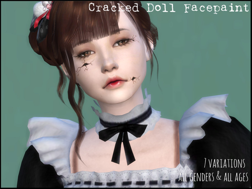 Un sim déguisé en poupée avec un maquillage de visage craquelé