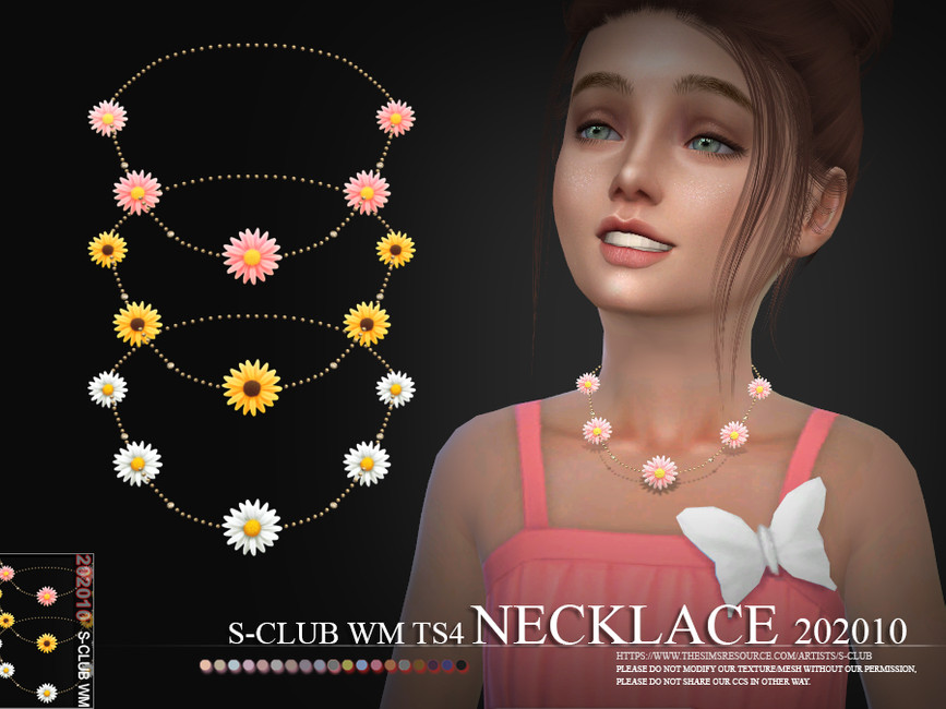 Un sim avec des cheveux bruns et des yeux verts sur un fond noir. Il porte un débardeur rose avec un papillon sur la bretelle et un collier en chaîne dorée avec des fleurs autour. 