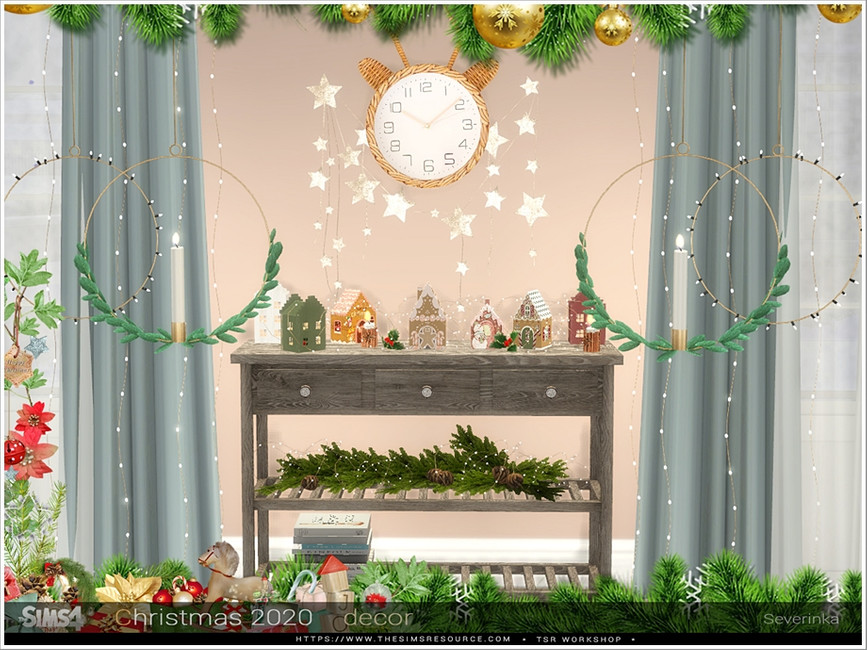 Un ensemble de décorations de Noël pour Les Sims 4. Il y a un petit village festif, une horloge avec un renne et des couronnes circulaires suspendues.
