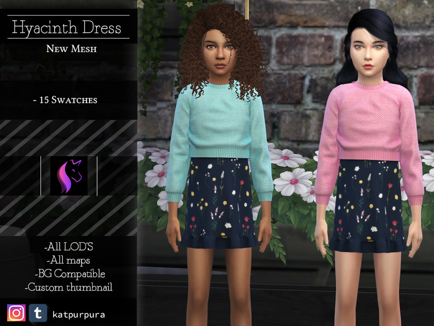 Deux Sims, l'un aux cheveux bouclés et l'autre aux cheveux noirs, portent des jupes fleuries sous des pulls courts en tricot.