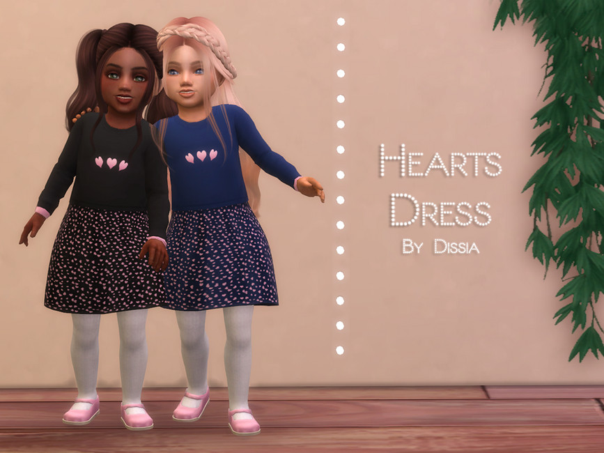 deux tout-petits des Sims qui se tiennent par les bras et portent des robes à cœurs assorties.