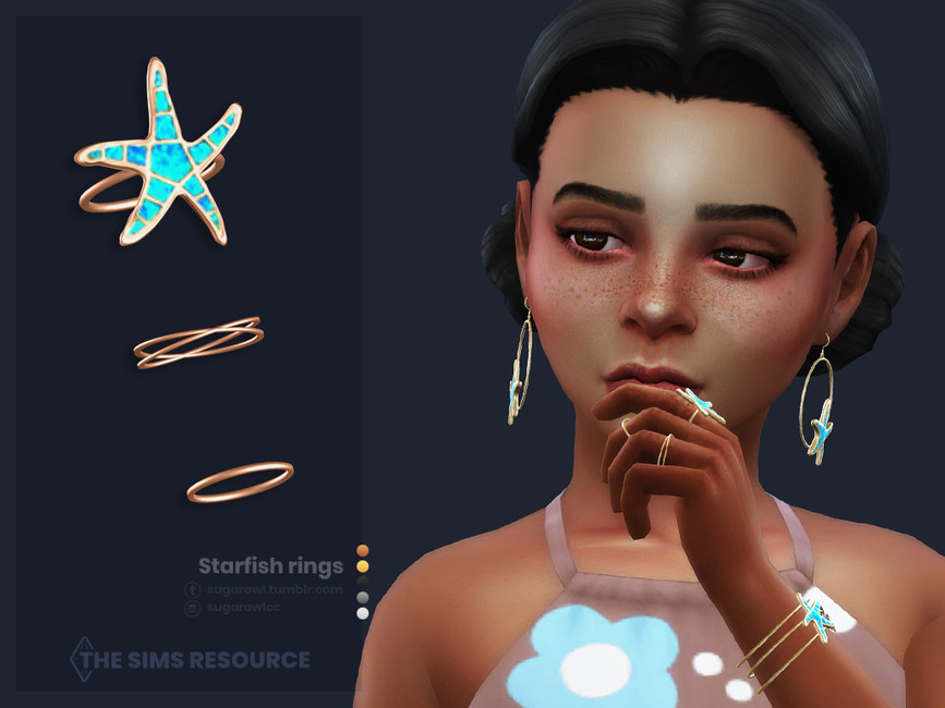 Un sim enfant aux cheveux noirs et aux taches de rousseur portant une bague personnalisée en forme d'étoile de mer dans Les Sims 4.