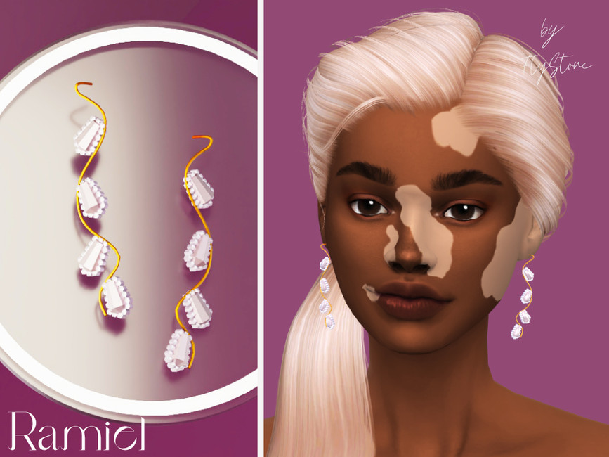 Un sim avec des cheveux blonds et du vitiligo sur le visage. Ce sim porte une paire de boucles d'oreilles torsadées avec une bande en métal doré et des diamants qui descendent.